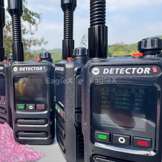1.5-2KM FPV دستگیر دستگاه تشخیصي بدون سرنشين 800 ¥1500MHz、2400 ¥2485MHz、5725 ¥5850MHz 0
