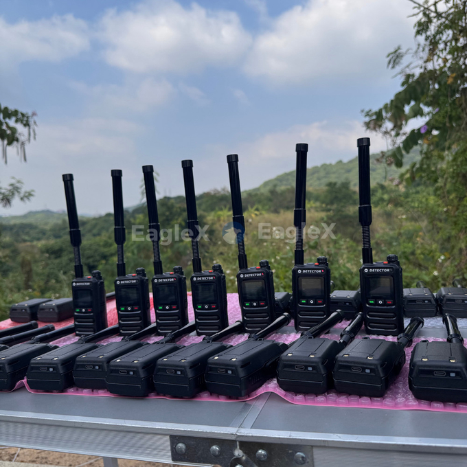 1.5-2KM FPV دستگیر دستگاه تشخیصي بدون سرنشين 800 ¥1500MHz、2400 ¥2485MHz、5725 ¥5850MHz 2